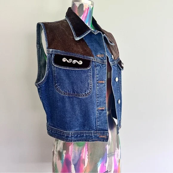 🤠 Vintage Caché Denim Animal Print Button Front Vest - Picture 2 of 5